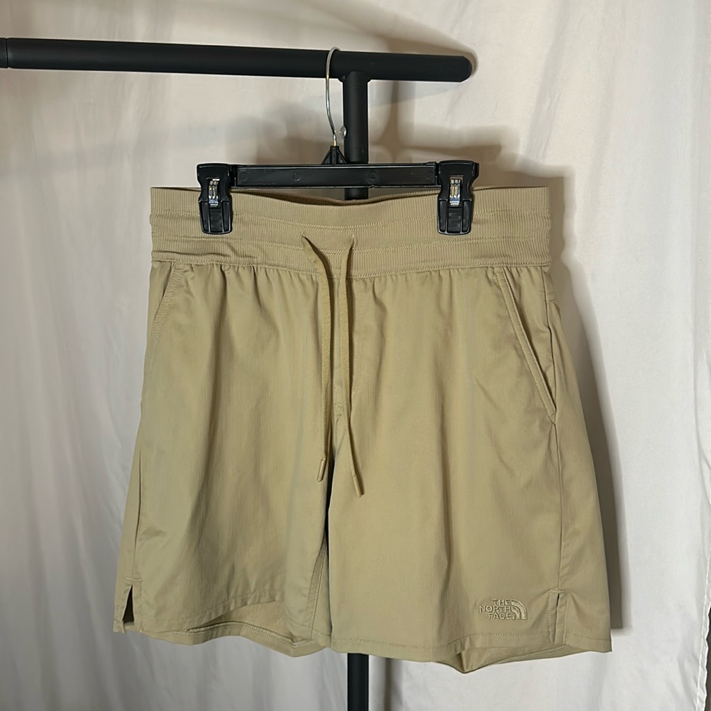 Nwt North Face Aphrodite Motion Shorts - Twill Beige